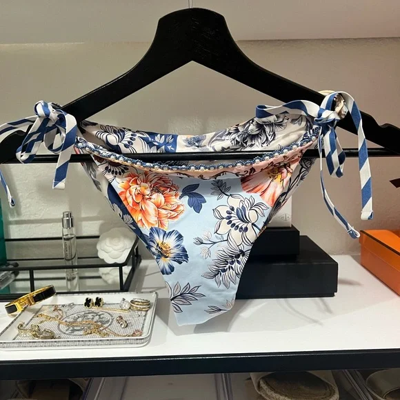 Aguabendita Alegria Reversible Floral Tie-Side Bikini Bottom - Picture 4 of 12